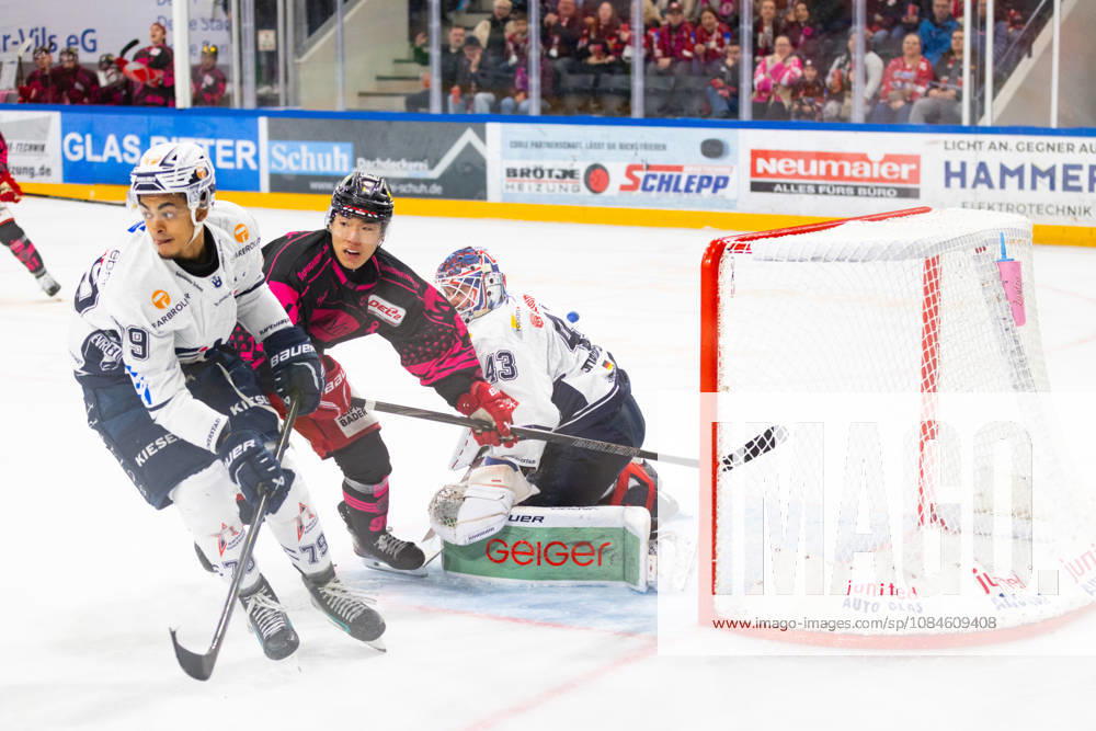 DEL2 (matchday 9) Ice hockey, Eishockey match between EV Landshut and Ravensburg Towerstars on 16.10.2026. in VR-Bank Landshut Arena Landshut, Germany. Ryan Odude (Ravensburg Towerstars 79), Ilya Sharipov (Ravensburg Towerstars 43) and Seonwoo Park (EV Landshut 96) seen in action during the DEL2 (matchday 9) ice hockey match between EV Landshut and Ravensburg Towerstars on 16.10.2026. in VR-Bank Landshut Arena Landshut, Germany.
