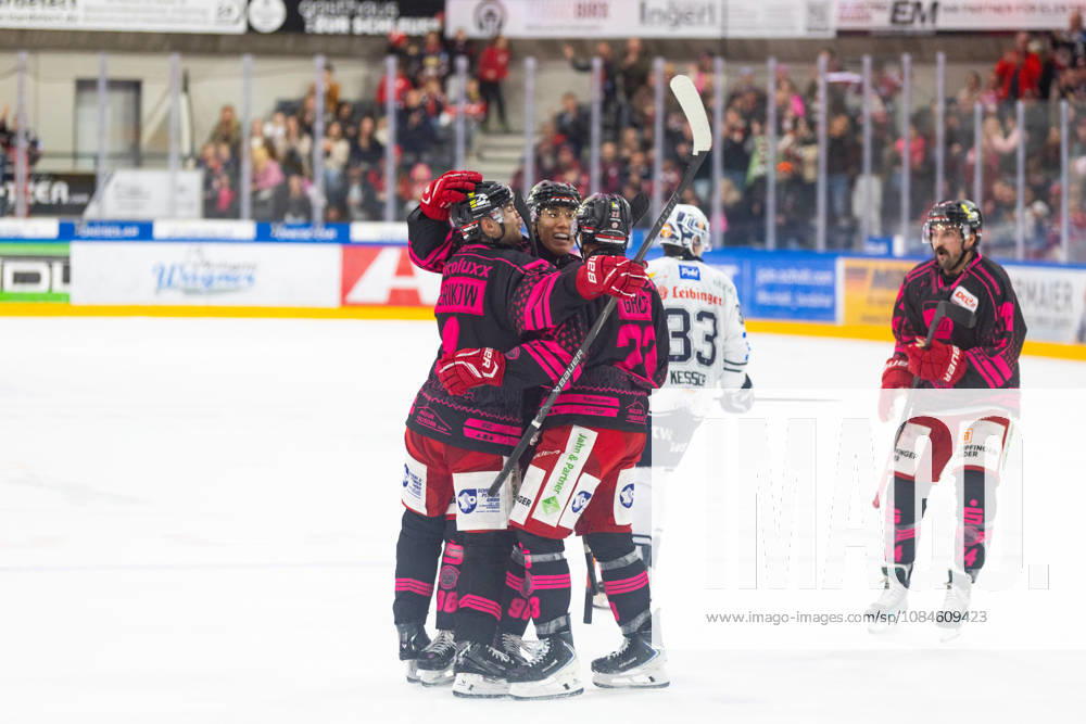 DEL2 (matchday 9) Ice hockey, Eishockey match between EV Landshut and Ravensburg Towerstars on 16.10.2026. in VR-Bank Landshut Arena Landshut, Germany. EV Landshut celebrates a goal during the DEL2 (matchday 9) ice hockey match between EV Landshut and Ravensburg Towerstars on 16.10.2026. in VR-Bank Landshut Arena Landshut, Germany.
