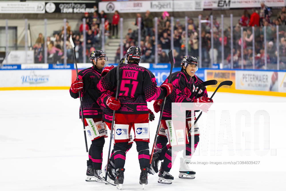 DEL2 (matchday 9) Ice hockey, Eishockey match between EV Landshut and Ravensburg Towerstars on 16.10.2026. in VR-Bank Landshut Arena Landshut, Germany. EV Landshut celebrates a goal during the DEL2 (matchday 9) ice hockey match between EV Landshut and Ravensburg Towerstars on 16.10.2026. in VR-Bank Landshut Arena Landshut, Germany.