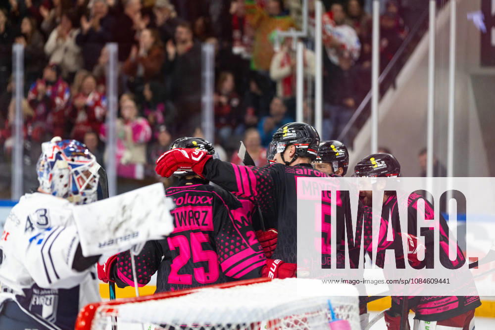 DEL2 (matchday 9) Ice hockey, Eishockey match between EV Landshut and Ravensburg Towerstars on 16.10.2026. in VR-Bank Landshut Arena Landshut, Germany. EV Landshut celebrates a goal during the DEL2 (matchday 9) ice hockey match between EV Landshut and Ravensburg Towerstars on 16.10.2026. in VR-Bank Landshut Arena Landshut, Germany.