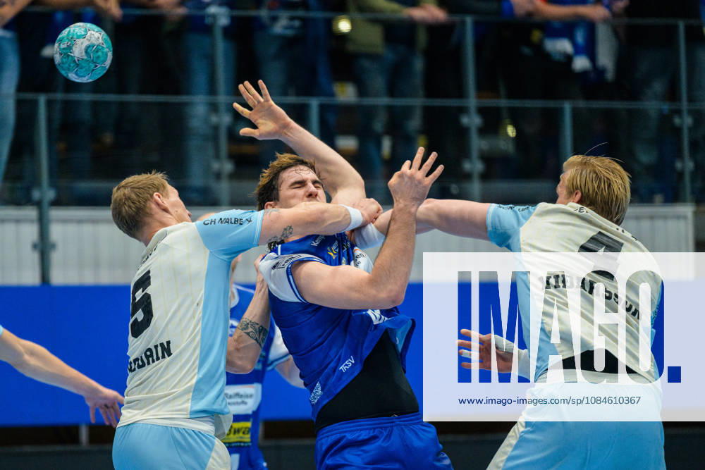 Stephan Seitz (ThSV Eisenach, 44) gegen Tilen Kodrin (VfL Gummersbach, 05), Ellidi Snaer Vidarsson (VfL Gummersbach, 04) GER, ThSV Eisenach gegen VfL Gummersbach, 1. Opel Handballbundesliga, Handball, 9.Spieltag, Saison 2026 2027, 20.00 Uhr, 16.10.2026 GER, ThSV Eisenach gegen VfL Gummersbach, 1. Opel Handballbundesliga, Handball, 9.Spieltag, Saison 2026 2027, 20.00 Uhr, 16.10.2026 Eisenach