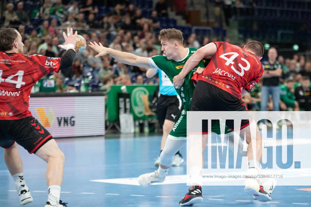Handball, HBL2: SC DHfK Leipzig - ASV Hamm-Westfalen; 16.10.2026 Fritz-Leon Haake (6, SC DHfK Leipzig) mit einem Abspiel. Handball, 2. Bundesliga, Saison 2026 2027, 8. Spieltag: SC DHfK Leipzig vs. ASV Hamm-Westfalen am 16.10.2026 in der Quarterback Immobilien Arena Leipzig.