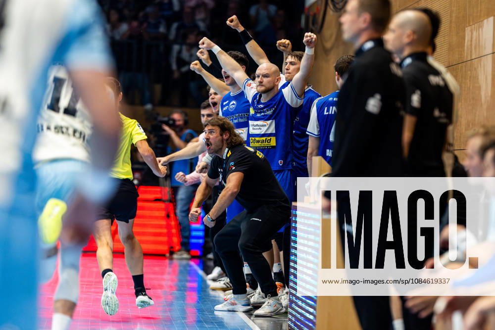 GER, Handball, Maenner, Saison 26 27, Opel 1.Bl, 9.Spieltag, ThSV Eisenach - VfL Gummersbach Sebastian Hinze (ThSV Eisenach,Trainer), Peter Walz (ThSV Eisenach,14) 99817 Eisenach Werner-Assmann-Halle Am Sportp Thueringen Deutschland
