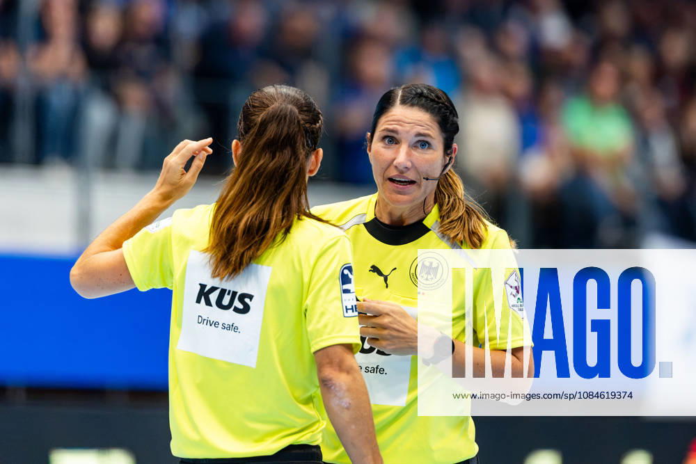 GER, Handball, Maenner, Saison 26 27, Opel 1.Bl, 9.Spieltag, ThSV Eisenach - VfL Gummersbach Tanja Kuttler Maike Merz 99817 Eisenach Werner-Assmann-Halle Am Sportp Thueringen Deutschland