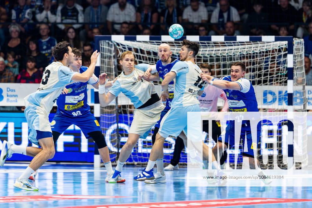 GER, Handball, Maenner, Saison 26 27, Opel 1.Bl, 9.Spieltag, ThSV Eisenach - VfL Gummersbach Nikola Roganovic (VfL Gummersbach), Ellidi Snaer Vidarsson (VfL Gummersbach), Alex Dujshebaev (VfL Gummersbach), Felix Aellen (ThSV Eisenach,22) 99817 Eisenach Werner-Assmann-Halle Am Sportp Thueringen Deutschland