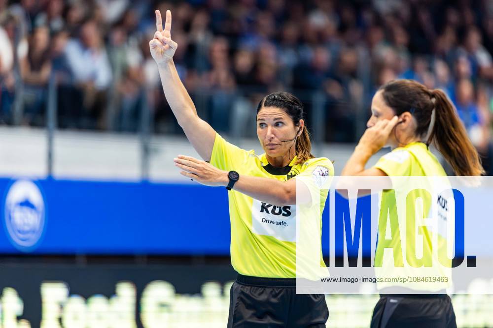 GER, Handball, Maenner, Saison 26 27, Opel 1.Bl, 9.Spieltag, ThSV Eisenach - VfL Gummersbach Tanja Kuttler Maike Merz 99817 Eisenach Werner-Assmann-Halle Am Sportp Thueringen Deutschland