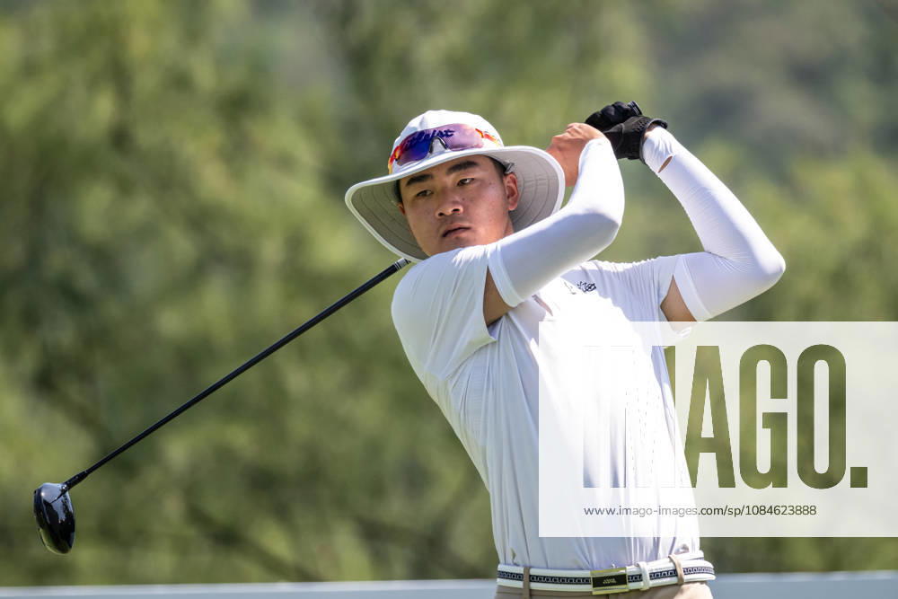 XU, Andi from China.Round 3 in the Macao Open Golf at Macau Golf & Country Club. Macau Open Golf Round 3 - ZUMAr144 20261017_zap_r144_059