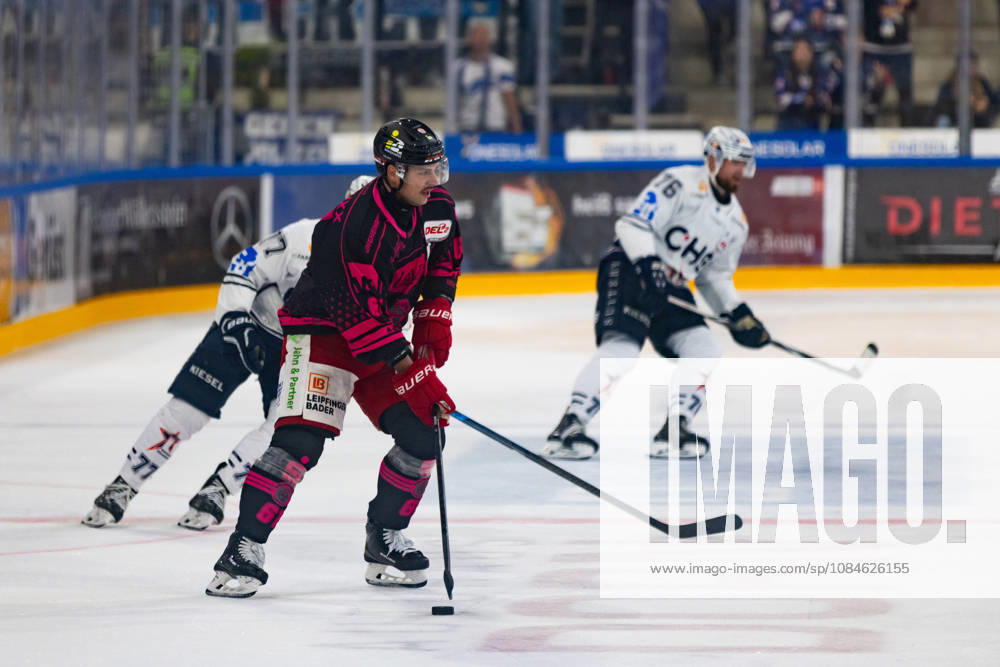 DEL2 (matchday 9) Ice hockey, Eishockey match between EV Landshut and Ravensburg Towerstars on 16.10.2026. in VR-Bank Landshut Arena Landshut, Germany David Elsner (EV Landshut 61) seen during the DEL2 (matchday 9) ice hockey match between EV Landshut and Ravensburg Towerstars on 16.10.2026. in VR-Bank Landshut Arena Landshut, Germany.
