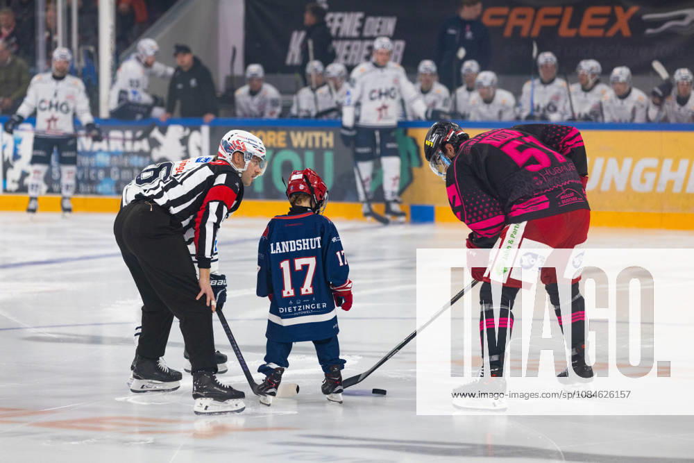 DEL2 (matchday 9) Ice hockey, Eishockey match between EV Landshut and Ravensburg Towerstars on 16.10.2026. in VR-Bank Landshut Arena Landshut, Germany Ceremonial opening puck drop by a young EV Landshut player seen during the DEL2 (matchday 9) ice hockey match between EV Landshut and Ravensburg Towerstars on 16.10.2026. in VR-Bank Landshut Arena Landshut, Germany.