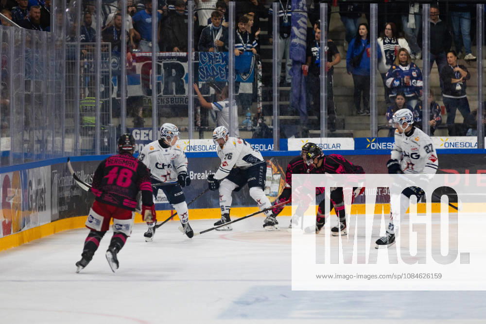 DEL2 (matchday 9) Ice hockey, Eishockey match between EV Landshut and Ravensburg Towerstars on 16.10.2026. in VR-Bank Landshut Arena Landshut, Germany EV Landshut and Ravensburg Towerstars seen in action fighting for puck during the DEL2 (matchday 9) ice hockey match between EV Landshut and Ravensburg Towerstars on 16.10.2026. in VR-Bank Landshut Arena Landshut, Germany.