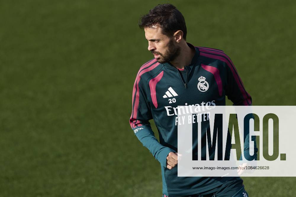 Bernardo Silva (Real Madrid CF) is seen in action during a training session on the eve of the LaLiga EA SPORTS 2026 2027 match between Real Madrid CF and Sevilla FC..Real Madrid CF is holding its final training session and press conference, PK, Pressekonferenz ahead of its ninth LaLiga game. Madrid Spain - ZUMAs197 20261017_aaa_s197_021