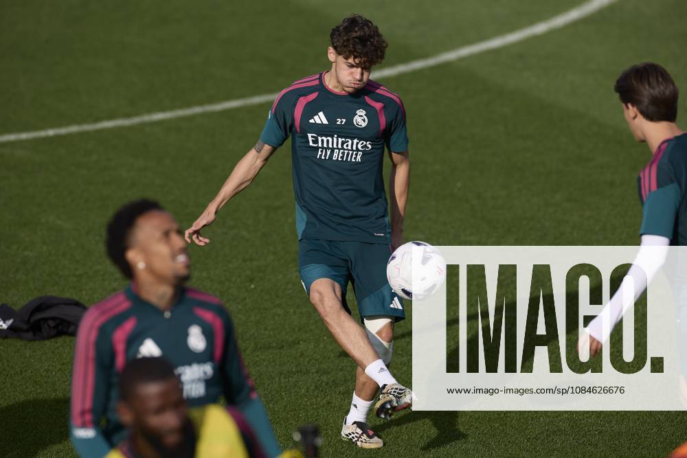 Thiago Pitarch (Real Madrid CF) is seen in action during a training session on the eve of the LaLiga EA SPORTS 2026 2027 match between Real Madrid CF and Sevilla FC..Real Madrid CF is holding its final training session and press conference, PK, Pressekonferenz ahead of its ninth LaLiga game. Madrid Spain - ZUMAs197 20261017_aaa_s197_024