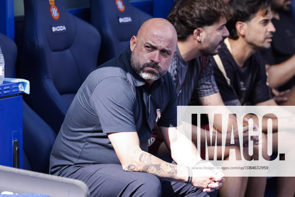 Manolo Gonzalez, head coach of RCD Espanyol, looks on during the Spanish league, LaLiga EA Sports, football match played between RCD Espanyol and Atletico de Madrid at RCDE Stadium on October 17, 2026 in Cornella, Spain. RCD Espanyol V Atletico De Madrid - LaLiga EA Sports - ZUMAa181 20261017_zaa_a181_112