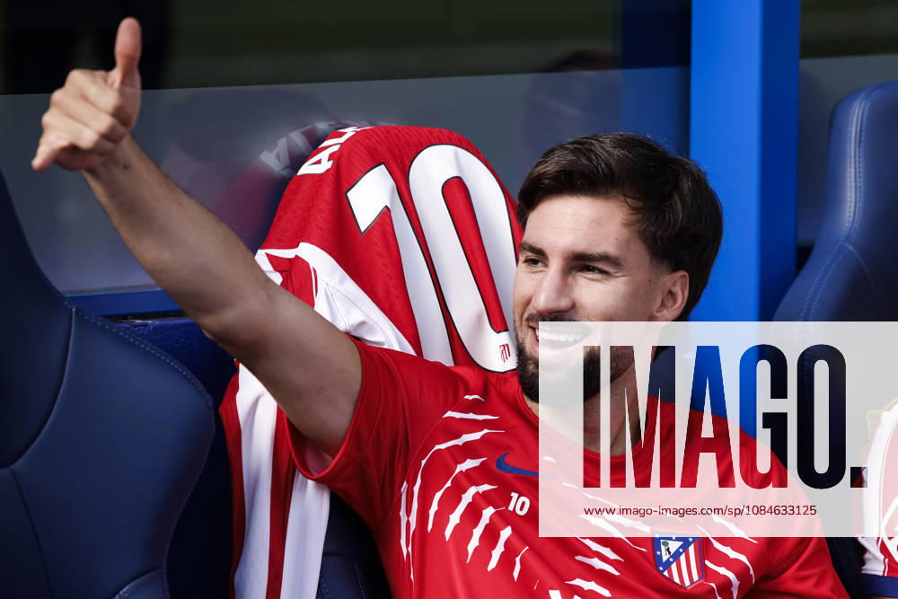 Alex Baena of Atletico de Madrid gestures during the Spanish league, LaLiga EA Sports, football match played between RCD Espanyol and Atletico de Madrid at RCDE Stadium on October 17, 2026 in Cornella, Spain. RCD Espanyol V Atletico De Madrid - LaLiga EA Sports - ZUMAa181 20261017_zaa_a181_117