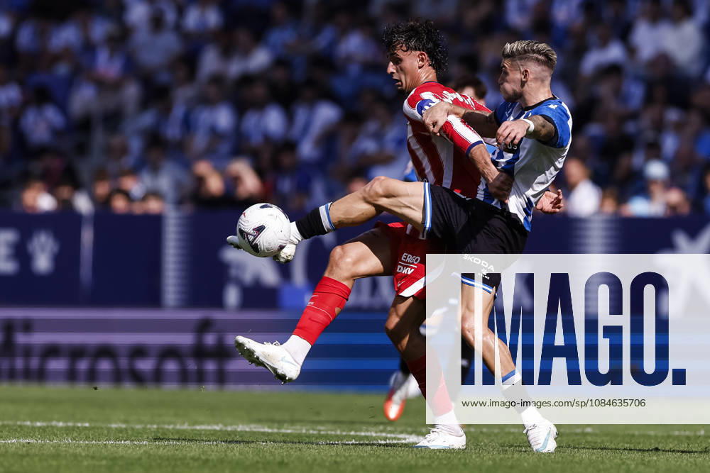 Marc Pubill of Atletico de Madrid and Roberto Fernandez of RCD Espanyol fight for the ball during the Spanish league, LaLiga EA Sports, football match played between RCD Espanyol and Atletico de Madrid at RCDE Stadium on October 17, 2026 in Cornella, Spain. RCD Espanyol V Atletico De Madrid - LaLiga EA Sports - ZUMAa181 20261017_zaa_a181_129