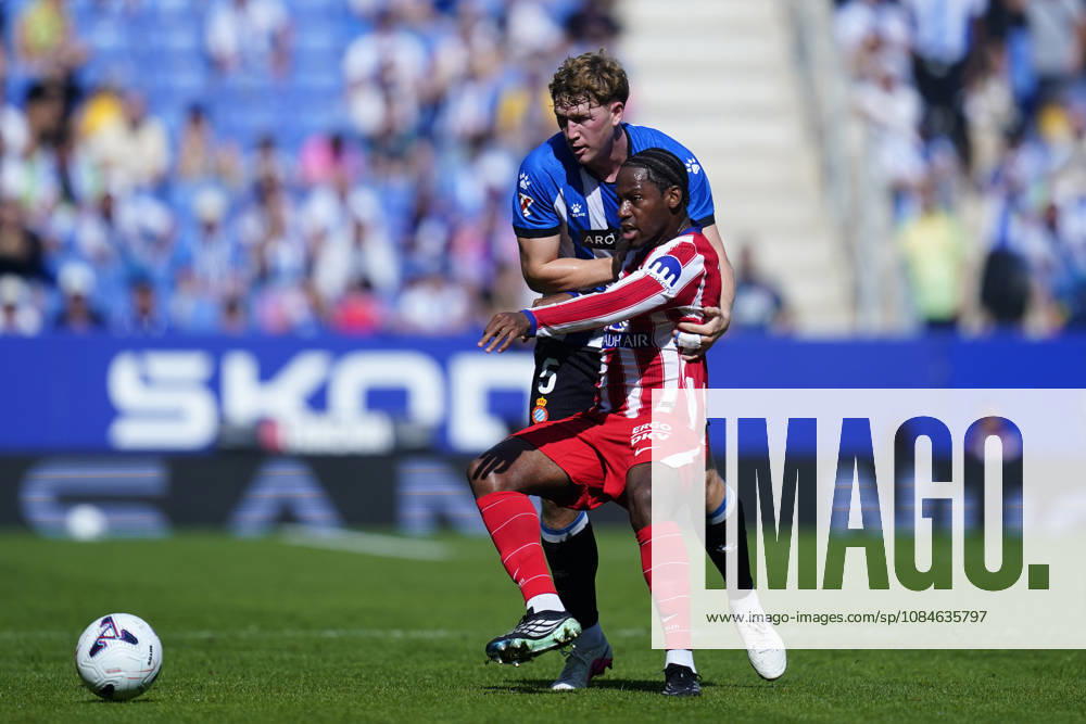 RCD Espanyol v Atletico de Madrid. La Liga EA Sports. Date 9 Clemens Riedel of RCD Espanyol and Jonathan David of Atletico de Madrid during the La Liga EA Sports match between RCD Espanyol and Atletico de Madrid played at RCDE Stadium on October 17, 2026 in Barcelona, Spain. Contributor