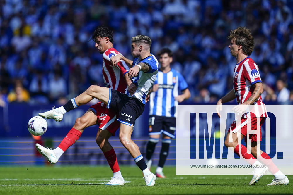 RCD Espanyol v Atletico de Madrid. La Liga EA Sports. Date 9 Marc Pubill of Atletico de Madrid and Roberto Fernandez of RCD Espanyol during the La Liga EA Sports match between RCD Espanyol and Atletico de Madrid played at RCDE Stadium on October 17, 2026 in Barcelona, Spain. Contributor