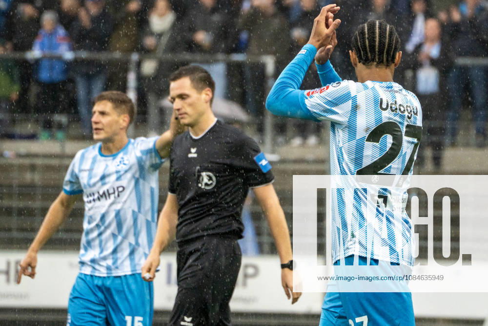 Fussball Regionalliga Suedwest, Stuttgarter Kickers - TSV Steinbach Haiger v.l. David Udogu (SV Stuttgarter Kickers) nach einer Torchance Stuttgart