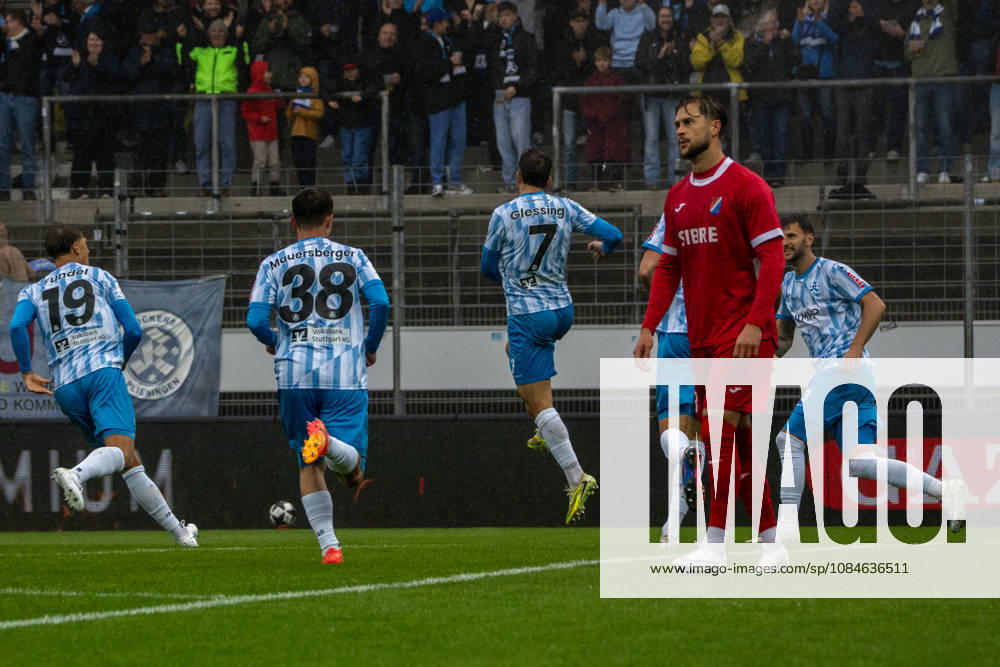 Fussball Regionalliga Suedwest, Stuttgarter Kickers - TSV Steinbach Haiger v.l. Yannick Glessing (SV Stuttgarter Kickers) jubelt nach dem 1:0 Stuttgart
