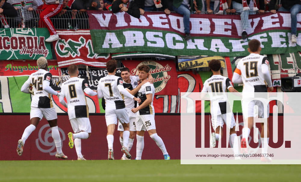 Fussball, Herren, 1. Bundesliga, Saison 2026 2027, SV 07 Elversberg - FC Augsburg, Torjubel der SV 07 Elversberg nach dem Tor zum 1:0 durch Lukas Petkov (SV 07 Elversberg) Elversberg Ursapharm-Arena an der Kaiserlinde Saarland Deutschland