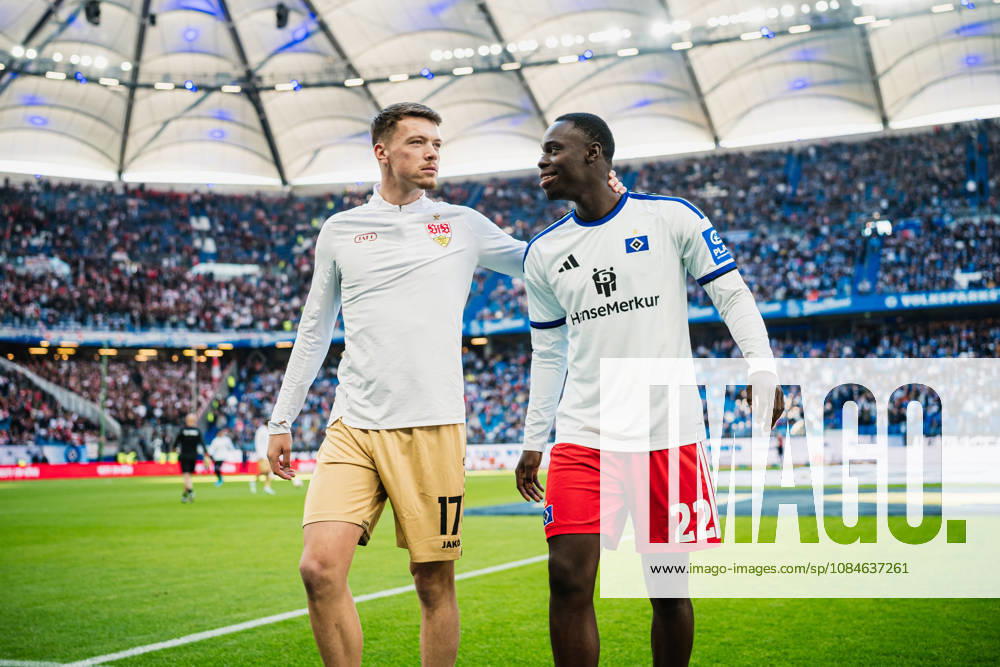 1. Bundesliga: Hamburger SV vs. VfB Stuttgart, 17.10.2026 Dženan PejÄinović (VfB Stuttgart, 17), Kofi Amoako (Hamburger SV, 22); Fußball, 1. Bundesliga, 6. Spieltag: Hamburger SV vs. VfB Stuttgart am 17.10.2026 im Volksparkstadion, Hamburg DFL REGULATIONS PROHIBIT ANY USE OF PHOTOGRAPHS AS IMAGE SEQUENCES AND OR QUASI-VIDEO.