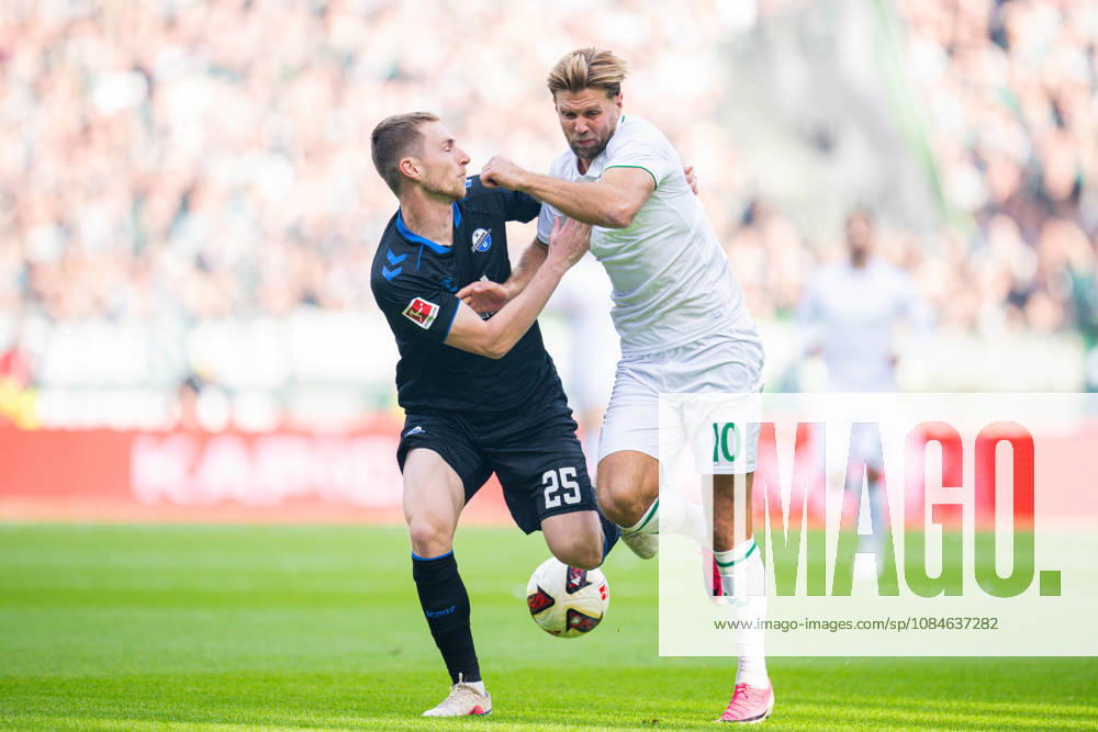 Fußball, 2026 2027, 1. Bundesliga, 6. Spieltag, SV Werder Bremen - SC Paderborn 07: (L-R) Tjark Scheller (Paderborn), Niclas Füllkrug (Bremen) DFL REGULATIONS PROHIBIT ANY USE OF PHOTOGRAPHS AS IMAGE SEQUENCES AND OR QUASI-VIDEO.