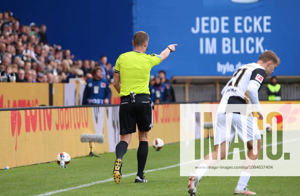 Fussball, Herren, 1. Bundesliga, Saison 2026 2027, SV 07 Elversberg - FC Augsburg, Schiedsrichter, VAR, Schiedsrichter Dr. Florian Exner, Strafstoß, Elfmeter Elversberg Ursapharm-Arena an der Kaiserlinde Saarland Deutschland