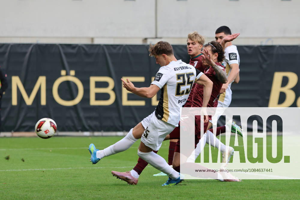 Fussball, Herren, 1. Bundesliga, Saison 2026 2027, SV 07 Elversberg - FC Augsburg, Torschuss zum 1:0, Torschütze: Lukas Petkov (SV 07 Elversberg), Calvin Brackelmann (FC Augsburg) Elversberg Ursapharm-Arena an der Kaiserlinde Saarland Deutschland (DEU)
