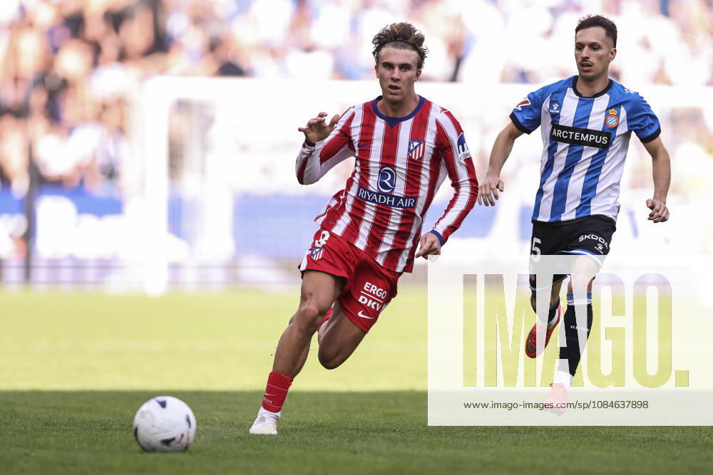 Pablo Barrios of Atletico de Madrid in action during the Spanish league, LaLiga EA Sports, football match played between RCD Espanyol and Atletico de Madrid at RCDE Stadium on October 17, 2026 in Cornella, Spain. RCD Espanyol V Atletico De Madrid - LaLiga EA Sports - ZUMAa181 20261017_zaa_a181_145