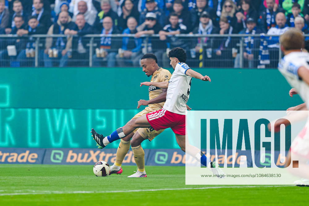 Jamie Leweling (VfB Stuttgart, 18), Martin Adeline (Hamburger SV, 05) GER, Hamburger SV vs. VfB Stuttgart, Fußball, 1. Bundesliga, Spieltag 06, Saison 2026 2027, 17.10.2026 DFL REGULATIONS PROHIBIT ANY USE OF PHOTOGRAPHS AS IMAGE SEQUENCES AND OR QUASI-VIDEO GER, Hamburger SV vs. VfB Stuttgart, Fußball, 1. Bundesliga, Spieltag 06, Saison 2026 2027, 17.10.2026 Hamburg