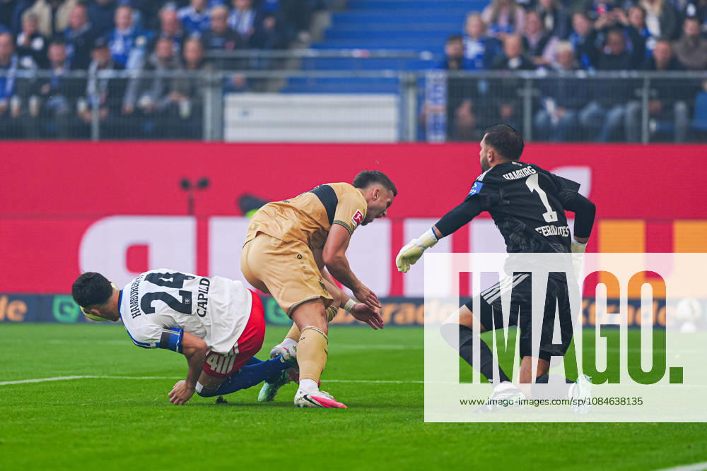Nicolas Capaldo (Hamburger SV, 24), Ermedin Demirovic (VfB Stuttgart, 09) GER, Hamburger SV vs. VfB Stuttgart, Fußball, 1. Bundesliga, Spieltag 06, Saison 2026 2027, 17.10.2026 DFL REGULATIONS PROHIBIT ANY USE OF PHOTOGRAPHS AS IMAGE SEQUENCES AND OR QUASI-VIDEO GER, Hamburger SV vs. VfB Stuttgart, Fußball, 1. Bundesliga, Spieltag 06, Saison 2026 2027, 17.10.2026 Hamburg
