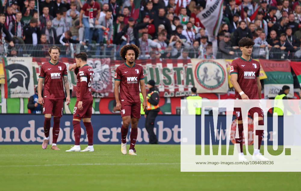 Fussball, Herren, 1. Bundesliga, Saison 2026 2027, SV 07 Elversberg - FC Augsburg, Enttäuschung bei den Spielern des FC Augsburg Elversberg Ursapharm-Arena an der Kaiserlinde Saarland Deutschland