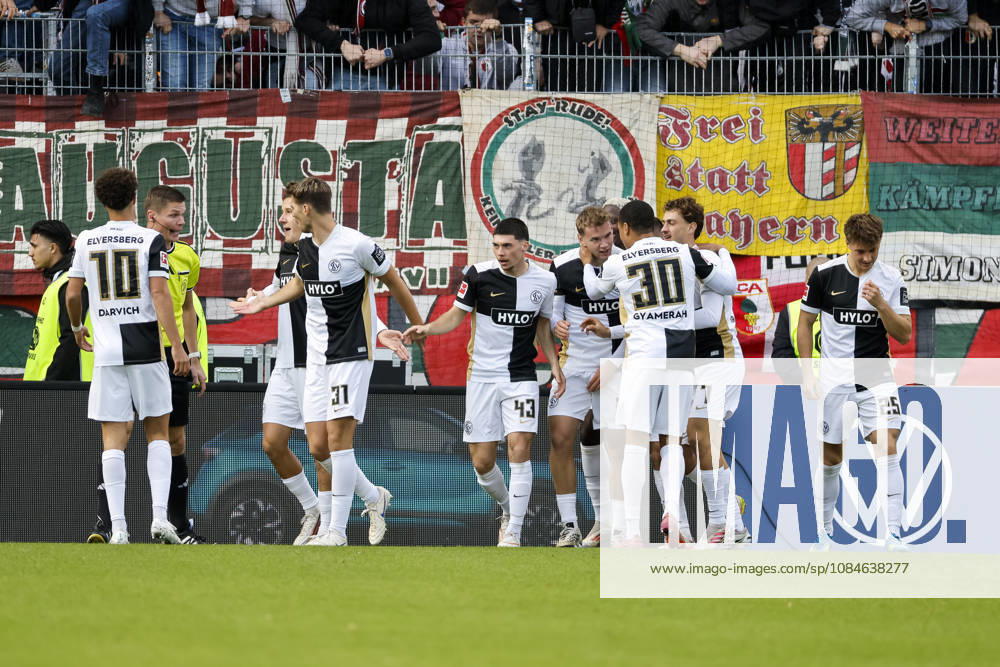 Torjubel SV Elversberg beim 2:0 durch Lasse Günther, Gunther (SV Elversberg, 21), Freude, Begeisterung, positive Emotionen, Torerfolg , Deutschland, Fussball, 1. Bundesliga, 6.Spieltag, 2026 2027, SV Elversberg vs. FC Augsburg, 17.10.2026, Elversberg URSAPHARM-Arena Deutschland