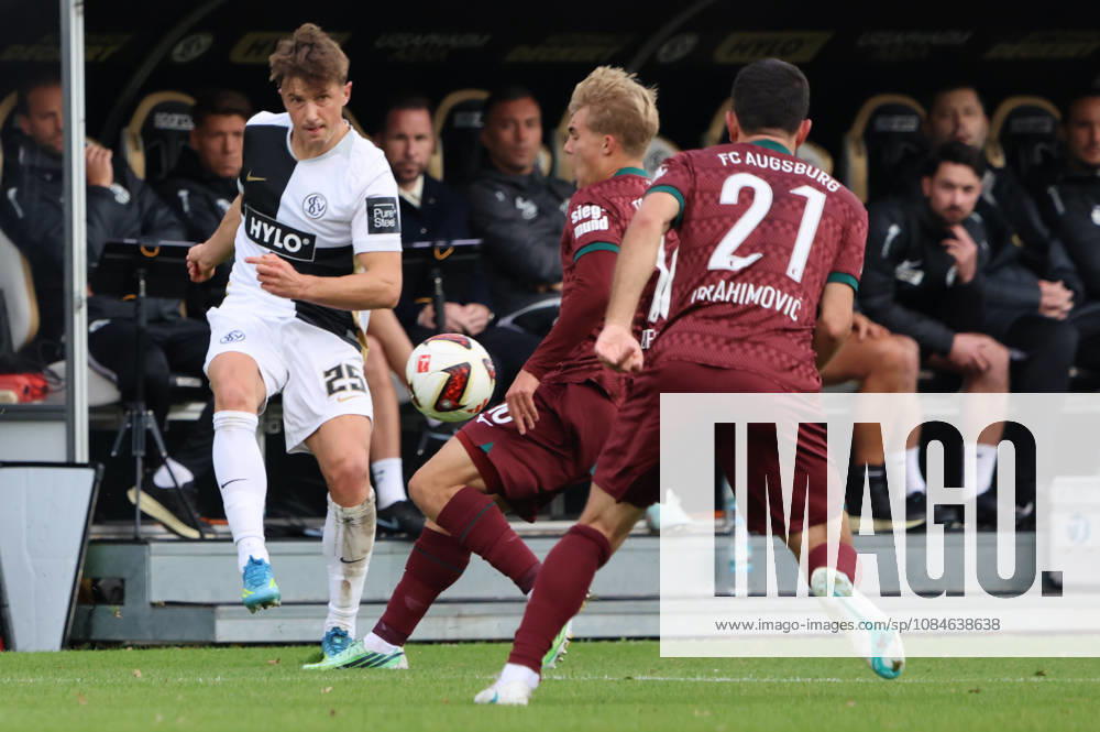 Fussball, Herren, 1. Bundesliga, Saison 2026 2027, SV 07 Elversberg - FC Augsburg, Lukas Petkov (SV 07 Elversberg), Arijon Ibrahimovic (FC Augsburg), Hennes Behrens (FC Augsburg) Elversberg Ursapharm-Arena an der Kaiserlinde Saarland Deutschland (DEU)