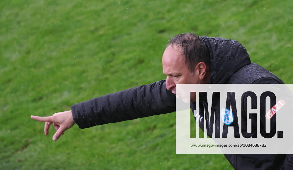 Stuttgart Fußball Regionalliga Südwest , Stuttgarter Kickers vs. TSV Steinbach Haiger , Trainer Holger Bachthaler ( Kickers )