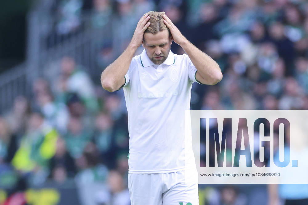 Niclas Fuellkrug (Werder Bremen) schaut enttaeuscht waehrend des spiels der 1. Bundesliga zwischen SV Werder Bremen und SC Paderborn 07, Weserstadion am 17. October 2026 in Bremen, Deutschland. (Foto von Marco Steinbrenner DeFodi Images) +++ Niclas Fuellkrug (Werder Bremen) looks dejected during the Bundesliga match between SV Werder Bremen and SC Paderborn 07 at Weserstadion on October 17, 2026 in Bremen, Germany. (Photo by Marco Steinbrenner DeFodi Images) DFB DFL REGULATIONS PROHIBIT ANY USE OF PHOTOGRAPHS AS IMAGE SEQUENCES AND OR QUASI-VIDEO. (Photo by Marco Steinbrenner DeFodi Images) -