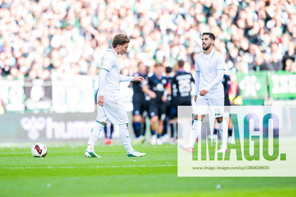 Fußball, 2026 2027, 1. Bundesliga, 6. Spieltag, SV Werder Bremen - SC Paderborn 07: (L-R) Chuki (Bremen), Ludovit Reis (Bremen) nach dem Tor zum 0:1 von Stefano Marino (Paderborn) DFL REGULATIONS PROHIBIT ANY USE OF PHOTOGRAPHS AS IMAGE SEQUENCES AND OR QUASI-VIDEO.