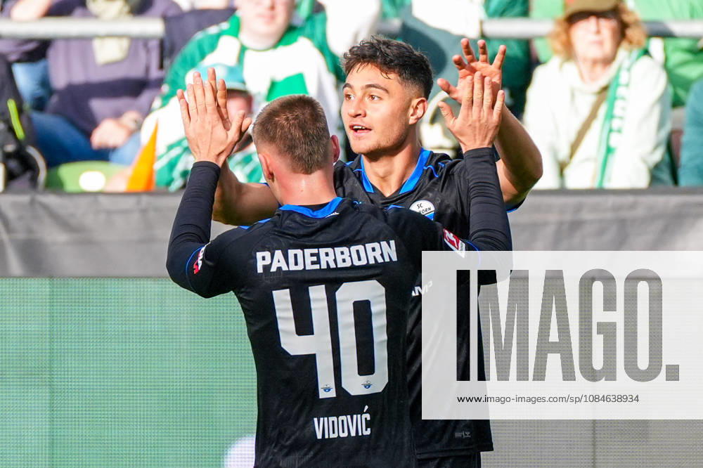 Tor und Torjubel von Stefano Marino (SC Paderborn 07, 30) zum 0:1 für SC Paderborn 07, Emotionen, Jubel mit Gabriel Vidovic (SC Paderborn 07, 40), Freude, Deutschland: Fussball, Bundesliga, Saison 2026 27, 6. Spieltag, 17.10.2026, Werder Bremen vs FC Augsburg, Weserstadion (Bremen)