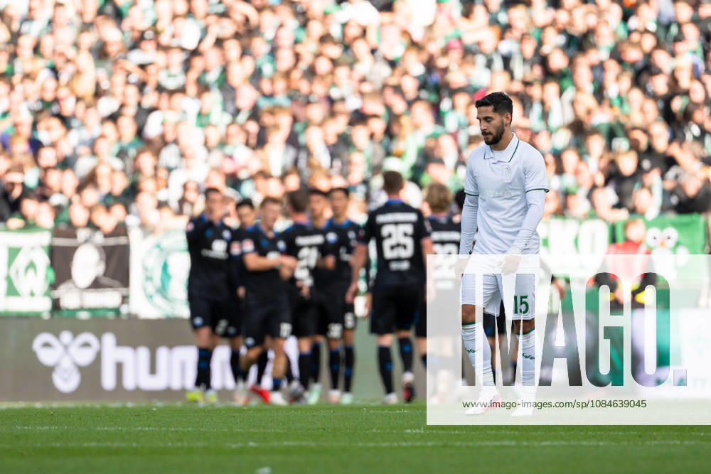 Tor zum 0:1 Paderborn jubelt Jubel, Ludovit Reis (SV Werder Bremen, 15) enttaeuscht Enttaeuschung, GER, SV Werder Bremen vs SC Paderborn 07, Fussball, Bundesliga, Spieltag 6, Saison 2026 2027, 17.10.2026 DFL REGULATIONS PROHIBIT ANY USE OF PHOTOGRAPHS AS IMAGE SEQUENCES AND OR QUASI-VIDEO GER, SV Werder Bremen vs SC Paderborn 07, Fussball, Bundesliga, Spieltag 6, Saison 2026 2027, 17.10.2026 Bremen