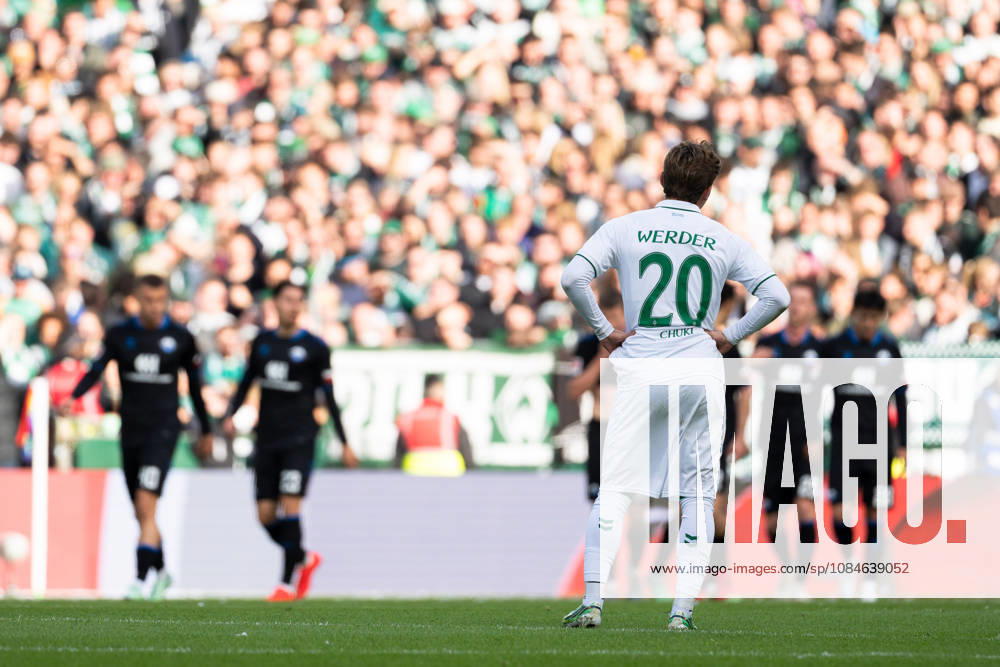 Tor zum 0:1 Paderborner Mannschaft jubelt Jubel, Chuki (SV Werder Bremen, 20) enttaeuscht Enttaeuschung, GER, SV Werder Bremen vs SC Paderborn 07, Fussball, Bundesliga, Spieltag 6, Saison 2026 2027, 17.10.2026 DFL REGULATIONS PROHIBIT ANY USE OF PHOTOGRAPHS AS IMAGE SEQUENCES AND OR QUASI-VIDEO GER, SV Werder Bremen vs SC Paderborn 07, Fussball, Bundesliga, Spieltag 6, Saison 2026 2027, 17.10.2026 Bremen