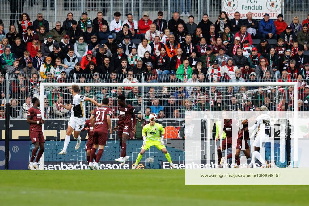 Maximilian Rohr (SV 07 Elversberg) trifft per Kopf zum 3:0, Aktion Action, Tor SV Elversberg vs FC Augsburg, Fussball, 1. Bundesliga, 06. Spieltag, Saison 2026 2027, 17.10.2026 SV Elversberg vs FC Augsburg, Fussball, 1. Bundesliga, 06. Spieltag, Saison 2026 2027