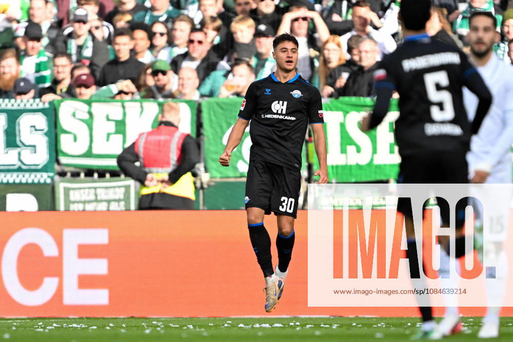 1. Bundesliga: SV Werder Bremen - SC Paderborn 07 am 17.10.2026 im Weserstadion in Bremen Jubel, Torjubel, Torschuetze, Torschütze Stefano Marino (Paderborn) jubelt nach seinem Tor zum 0:1.