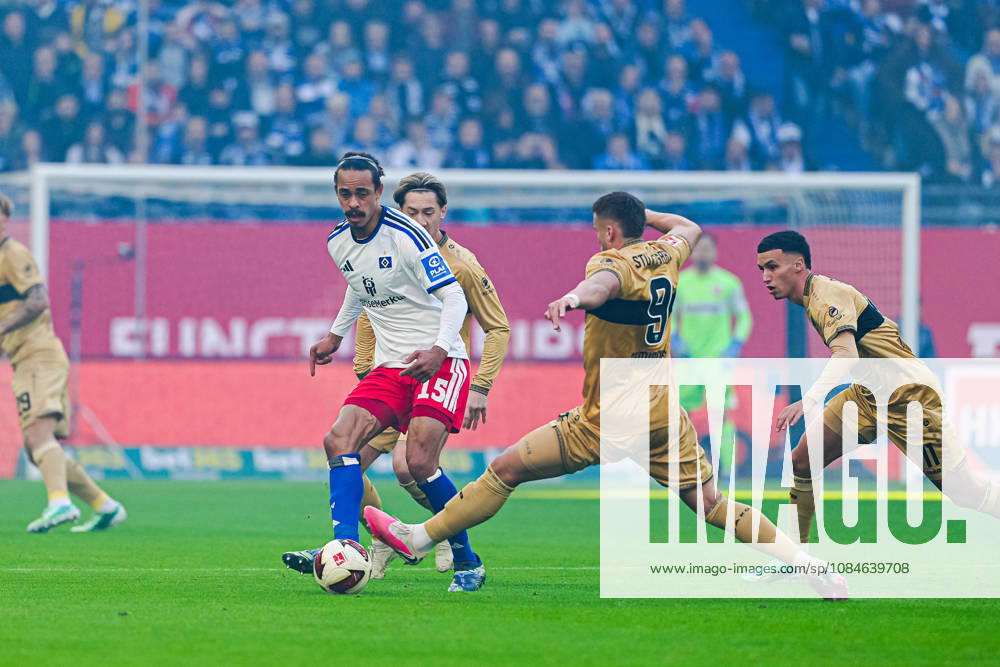 Yussuf Poulsen (Hamburger SV, 15), Ermedin Demirovic (VfB Stuttgart, 09) GER, Hamburger SV vs. VfB Stuttgart, Fußball, 1. Bundesliga, Spieltag 06, Saison 2026 2027, 17.10.2026 DFL REGULATIONS PROHIBIT ANY USE OF PHOTOGRAPHS AS IMAGE SEQUENCES AND OR QUASI-VIDEO GER, Hamburger SV vs. VfB Stuttgart, Fußball, 1. Bundesliga, Spieltag 06, Saison 2026 2027, 17.10.2026 Hamburg