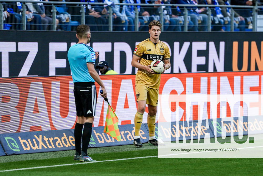 Deutschland: Fußball Bundesliga 2026 27, 6. Spieltag Hamburger SV (HSV) vs VfB Stuttgart Volkspark Stadion (Hamburg): Ramon Hendriks (VfB Stuttgart, 3)