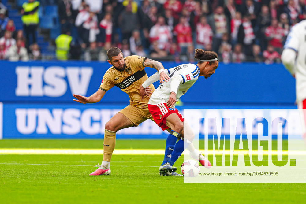Jeff Chabot (VfB Stuttgart, 24), Yussuf Poulsen (Hamburger SV, 15) GER, Hamburger SV vs. VfB Stuttgart, Fußball, 1. Bundesliga, Spieltag 06, Saison 2026 2027, 17.10.2026 DFL REGULATIONS PROHIBIT ANY USE OF PHOTOGRAPHS AS IMAGE SEQUENCES AND OR QUASI-VIDEO GER, Hamburger SV vs. VfB Stuttgart, Fußball, 1. Bundesliga, Spieltag 06, Saison 2026 2027, 17.10.2026 Hamburg