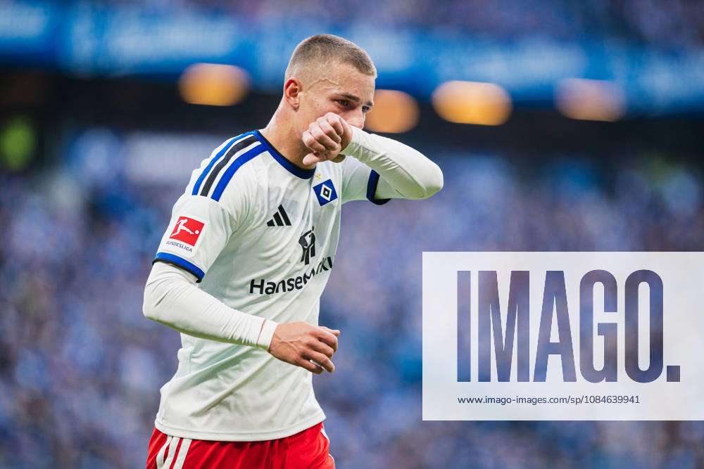 1. Bundesliga: Hamburger SV vs. VfB Stuttgart, 17.10.2026 Miro Muheim (Hamburger SV, 28); Fußball, 1. Bundesliga, 6. Spieltag: Hamburger SV vs. VfB Stuttgart am 17.10.2026 im Volksparkstadion, Hamburg DFL REGULATIONS PROHIBIT ANY USE OF PHOTOGRAPHS AS IMAGE SEQUENCES AND OR QUASI-VIDEO.