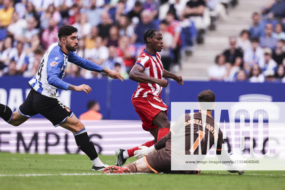 Jonathan David of Atletico de Madrid and Angel Fortuno of RCD Espanyol in action during the Spanish league, LaLiga EA Sports, football match played between RCD Espanyol and Atletico de Madrid at RCDE Stadium on October 17, 2026 in Cornella, Spain. RCD Espanyol V Atletico De Madrid - LaLiga EA Sports - ZUMAa181 20261017_zaa_a181_149
