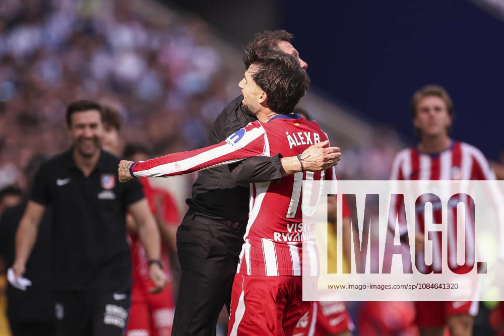 Alex Baena of Atletico de Madrid celebrates a goal with Diego Simeone during the Spanish league, LaLiga EA Sports, football match played between RCD Espanyol and Atletico de Madrid at RCDE Stadium on October 17, 2026 in Cornella, Spain. RCD Espanyol V Atletico De Madrid - LaLiga EA Sports - ZUMAa181 20261017_zaa_a181_160