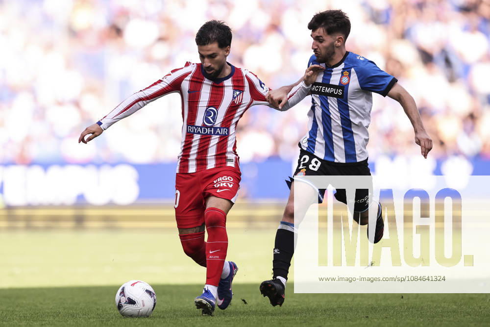 Alex Baena of Atletico de Madrid in action during the Spanish league, LaLiga EA Sports, football match played between RCD Espanyol and Atletico de Madrid at RCDE Stadium on October 17, 2026 in Cornella, Spain. RCD Espanyol V Atletico De Madrid - LaLiga EA Sports - ZUMAa181 20261017_zaa_a181_163