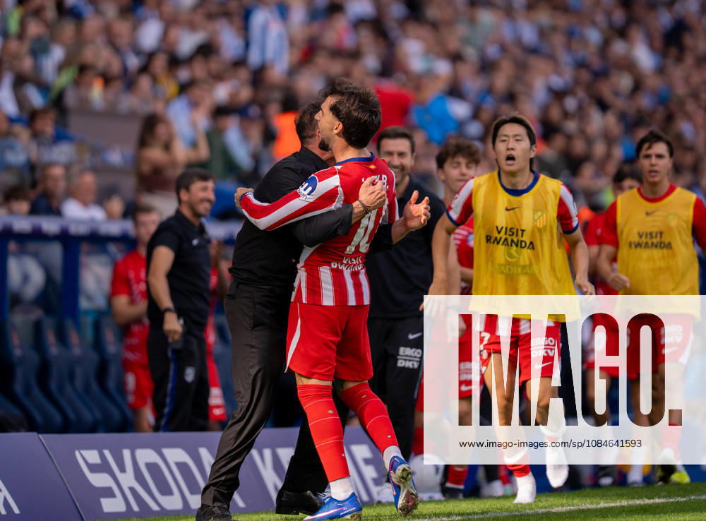 ESP: LaLiga EA Sports RCD Espanyol v Atletico Madrid Alex Baena of Atletico de Madrid scores goal and celebrates with Diego Simeone coach of Atletico de Madrid during LaLiga EA Sports between RCD Espanyol v Atletico Madrid played at RCDE Stadium in El Prat de Llobregat, Barcelona on October 17, 2026 in Spain Spain Futbol